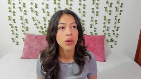 Snapshot of emily_jonessxx chatting on February 2026 02:14:01 PM emily online show from February 2026 02:14:01 PM