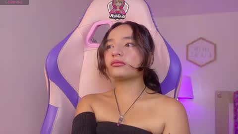 Snapshot of emily_jonexs_ chatting on June 2026 04:21:02 PM mily online show from June 2026 04:21:02 PM