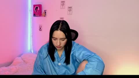 Emily Lindey online show from May 2026 04:52:02 AM