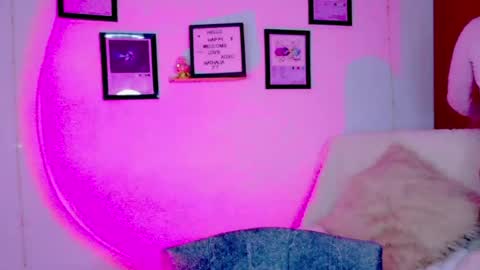 Emily Lindey online show from July 2026 06:40:02 AM