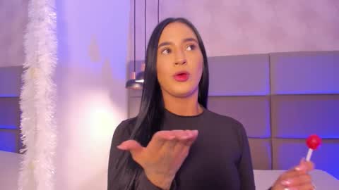 Snapshot of emily_luve chatting on December 2025 07:10:01 PM emily_luve online show from December 2025 07:10:01 PM