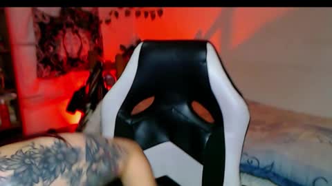 Snapshot of emily_mckey chatting on October 2025 12:19:02 AM Emily online show from October 2025 12:19:02 AM