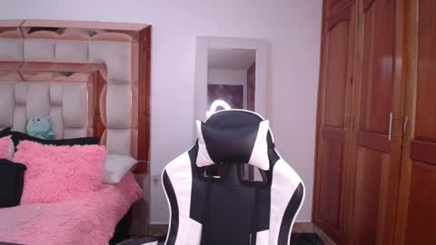 emily online show from April 2026 09:19:01 PM