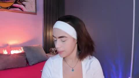 Emily  online show from December 2025 05:05:01 AM