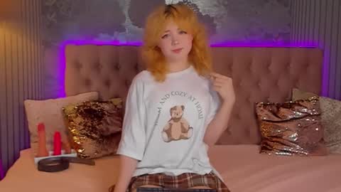 Snapshot of emilyangels chatting on November 2025 12:17:01 PM Baby Emelli online show from November 2025 12:17:01 PM