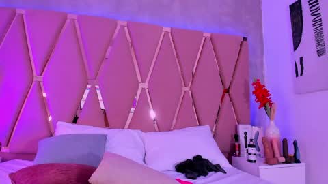 Emily online show from April 2026 01:43:01 AM