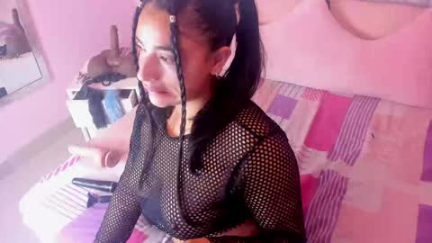 Snapshot of emilybta chatting on January 2025 04:04:01 AM EMILY online show from January 2025 04:04:01 AM