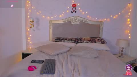 Snapshot of emilycastro_ chatting on December 2024 05:37:01 PM Emily online show from December 2024 05:37:01 PM