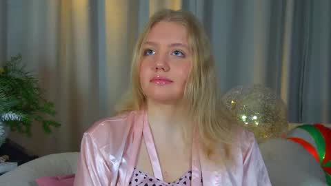 Snapshot of emilyevansen chatting on December 2025 06:19:01 AM Emily online show from December 2025 06:19:01 AM