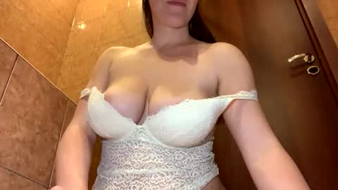 Snapshot of emilygibbes chatting on October 2025 10:43:02 PM emilygibbes online show from October 2025 10:43:02 PM