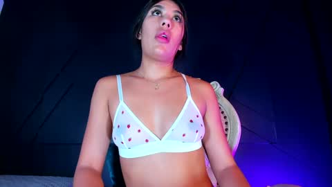 Snapshot of emilyh_ chatting on December 2024 03:01:01 PM Emily online show from December 2024 03:01:01 PM