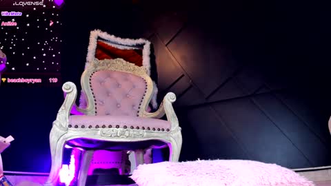 Snapshot of emilyh_ chatting on January 2025 04:48:02 PM Emily online show from January 2025 04:48:02 PM