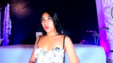 Snapshot of emilyh_ chatting on January 2025 04:00:01 AM Emily online show from January 2025 04:00:01 AM