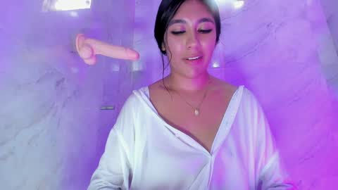 Snapshot of emilyh_ chatting on January 2025 05:08:01 PM Emily online show from January 2025 05:08:01 PM