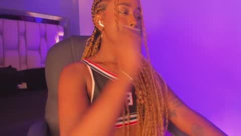 Snapshot of emilyhaan_ chatting on January 2025 07:41:02 PM Emily online show from January 2025 07:41:02 PM