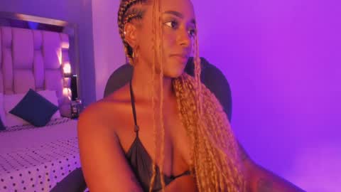 Snapshot of emilyhaan_ chatting on January 2025 08:10:02 PM Emily online show from January 2025 08:10:02 PM