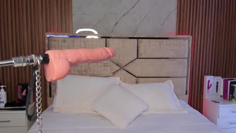 Snapshot of emilyhendrix_ chatting on December 2024 08:18:01 AM Emily Hendrix online show from December 2024 08:18:01 AM