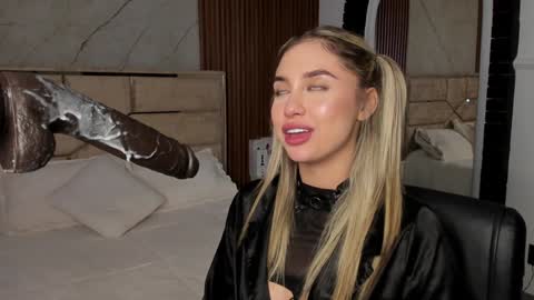 Snapshot of emilyhendrix_ chatting on January 2025 05:10:01 AM Emily Hendrix online show from January 2025 05:10:01 AM