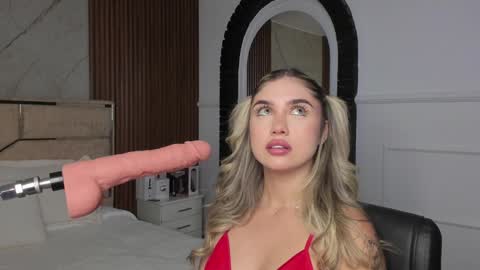 Snapshot of emilyhendrix_ chatting on January 2025 08:11:01 PM Emily Hendrix online show from January 2025 08:11:01 PM