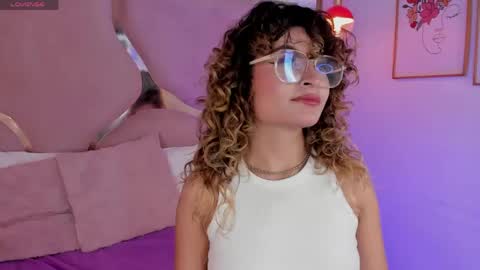 Emilyjonnes  online show from May 2026 04:19:01 AM