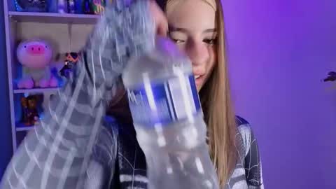 VALEEEN online show from October 2025 04:50:01 PM