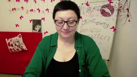 Snapshot of emilyl0vee chatting on March 2026 07:31:01 PM Emily online show from March 2026 07:31:01 PM