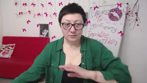 Snapshot of emilyl0vee chatting on March 2026 06:23:02 PM Emily online show from March 2026 06:23:02 PM