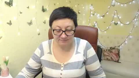 Snapshot of emilyl0vee chatting on March 2026 06:33:01 PM Emily online show from March 2026 06:33:01 PM
