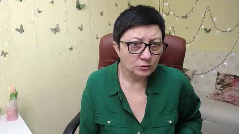 Snapshot of emilyl0vee chatting on March 2026 06:17:02 AM Emily online show from March 2026 06:17:02 AM