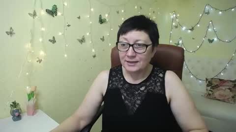 Snapshot of emilyl0vee chatting on March 2026 06:30:01 AM Emily online show from March 2026 06:30:01 AM