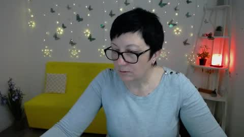 Snapshot of emilyl0vee chatting on April 2026 05:36:01 PM Emily online show from April 2026 05:36:01 PM