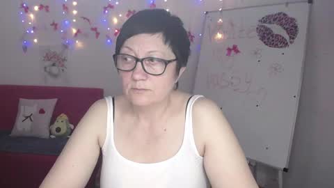 Snapshot of emilyl0vee chatting on May 2026 05:40:02 PM Emily online show from May 2026 05:40:02 PM