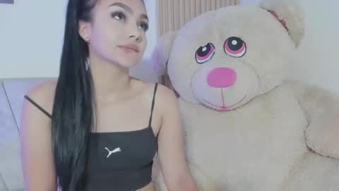 Snapshot of emilylittle___ chatting on November 2025 12:53:02 PM EMI online show from November 2025 12:53:02 PM