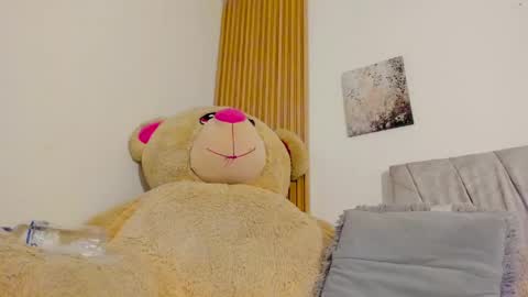 Snapshot of emilylittle___ chatting on April 2026 08:14:01 PM EMI online show from April 2026 08:14:01 PM