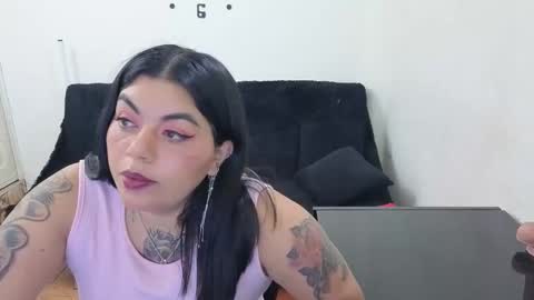 Snapshot of emilyriskhot chatting on May 2026 06:05:02 PM emily friends online show from May 2026 06:05:02 PM