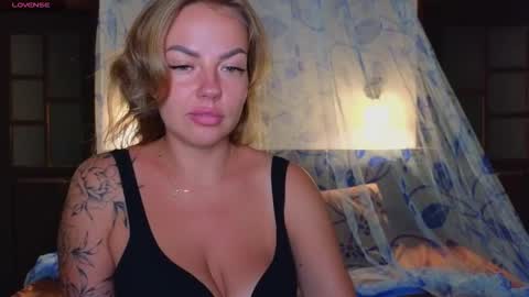 Snapshot of emilyrobbie chatting on February 2026 04:33:01 PM Emily Robbie online show from February 2026 04:33:01 PM