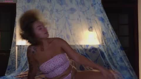 Snapshot of emilyrobbie chatting on February 2026 07:10:01 PM Emily Robbie online show from February 2026 07:10:01 PM