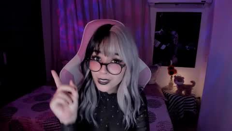 Snapshot of emilyrosss_ chatting on January 2025 08:08:01 AM EMILY online show from January 2025 08:08:01 AM