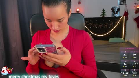 Snapshot of emilyrousex chatting on December 2024 03:35:01 PM emilyrousex online show from December 2024 03:35:01 PM