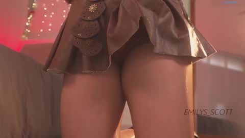 Snapshot of emilys_scott chatting on December 2025 02:02:02 PM Emy online show from December 2025 02:02:02 PM