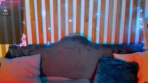 Emily online show from November 2025 08:08:02 AM