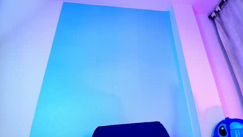 Snapshot of emilywithe_ chatting on January 2025 07:26:01 AM online show from January 2025 07:26:01 AM