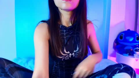 Snapshot of emilywithe_ chatting on January 2025 04:37:02 AM online show from January 2025 04:37:02 AM