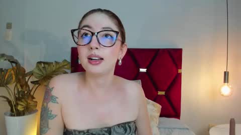Emilyy Watson online show from November 2025 12:33:01 AM