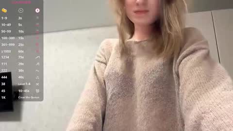 Nadya online show from October 2025 10:52:01 PM