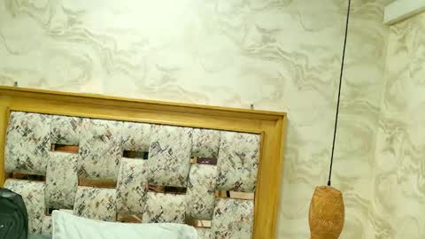 emma2_sm online show from November 2025 11:31:01 AM