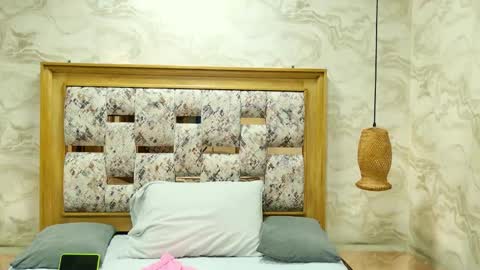 emma2_sm online show from November 2025 11:54:01 AM