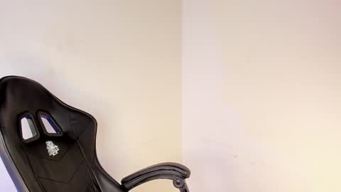 Snapshot of emma_980 chatting on February 2025 04:13:02 PM emma online show from February 2025 04:13:02 PM