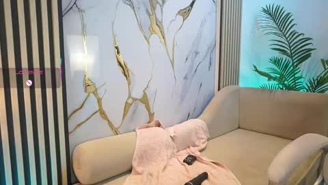 emma__walkerr_ online show from April 2026 08:57:02 PM