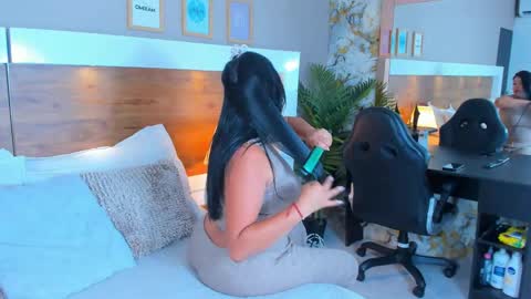 Emma  online show from May 2026 07:50:02 AM